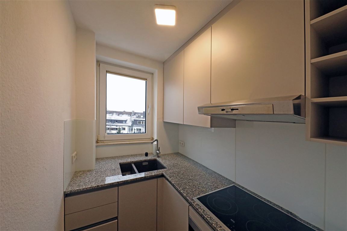 Einbauküche mit Spul- und Waschmaschine