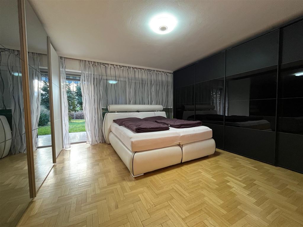 Schlafzimmer mit Terrasse