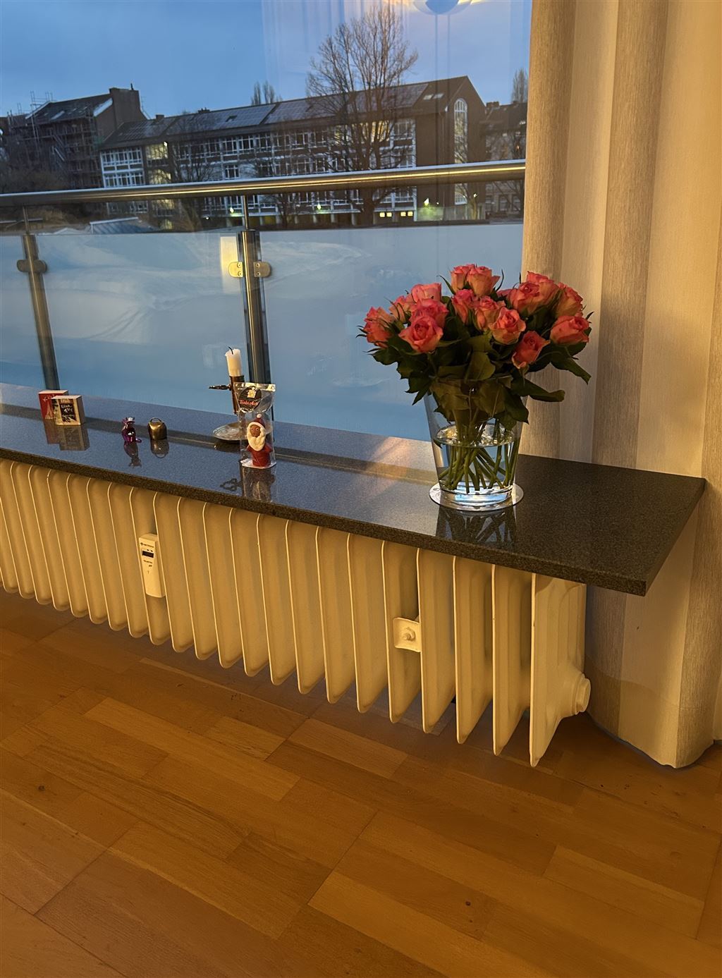 Holzboden und Naturstein