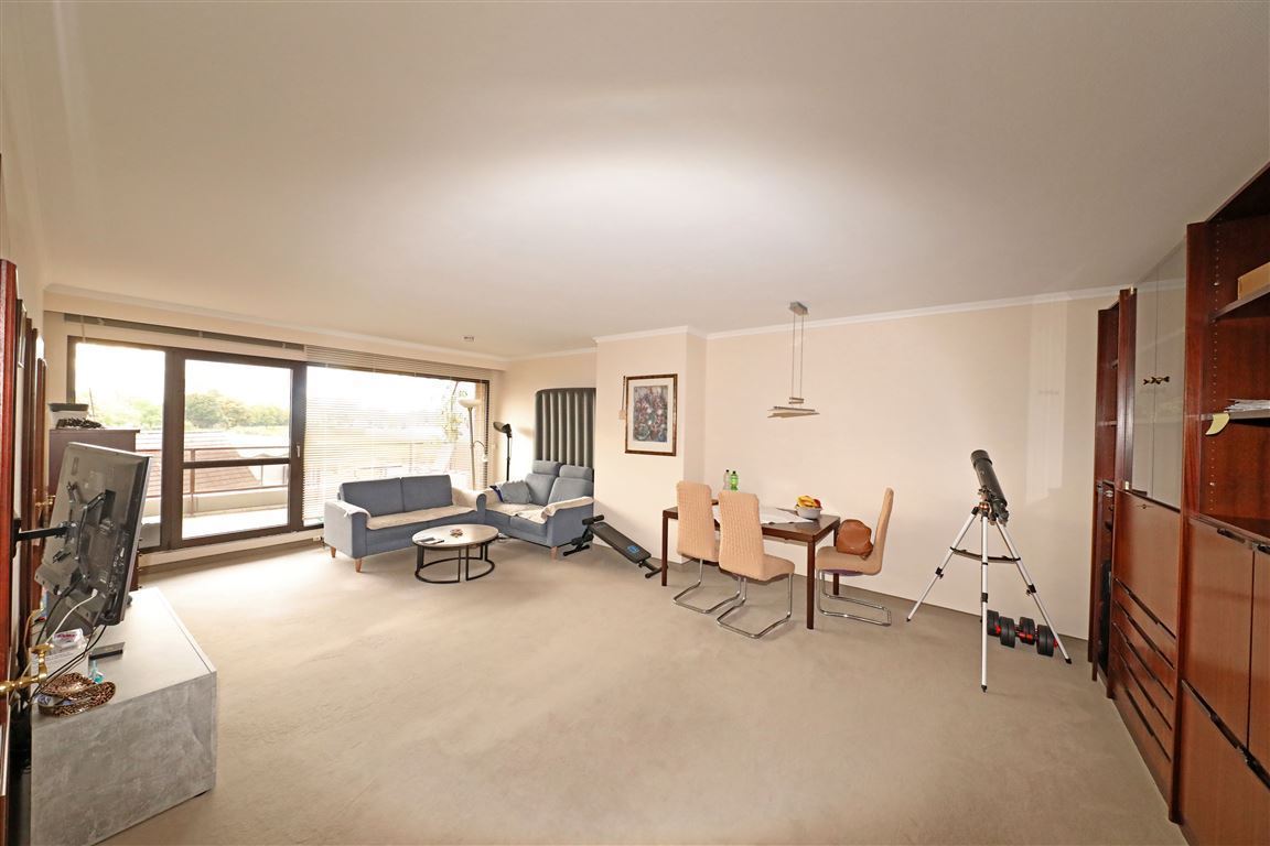 Wohnzimmer mit Balkon