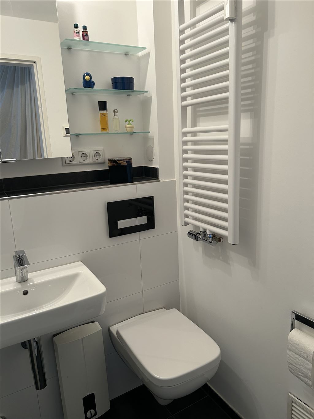 Modernes Bad mit Fußbodenheizung