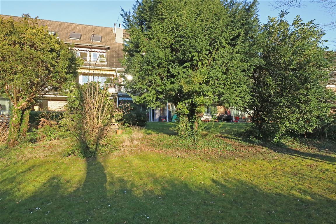 Hausrückansicht mit Garten