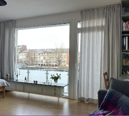 Immobilien Richter: Stilvolle 1-Zimmer-Wohnung mit Balkon und modernem Komfort 1 Wohnzimmer mit Ausblick