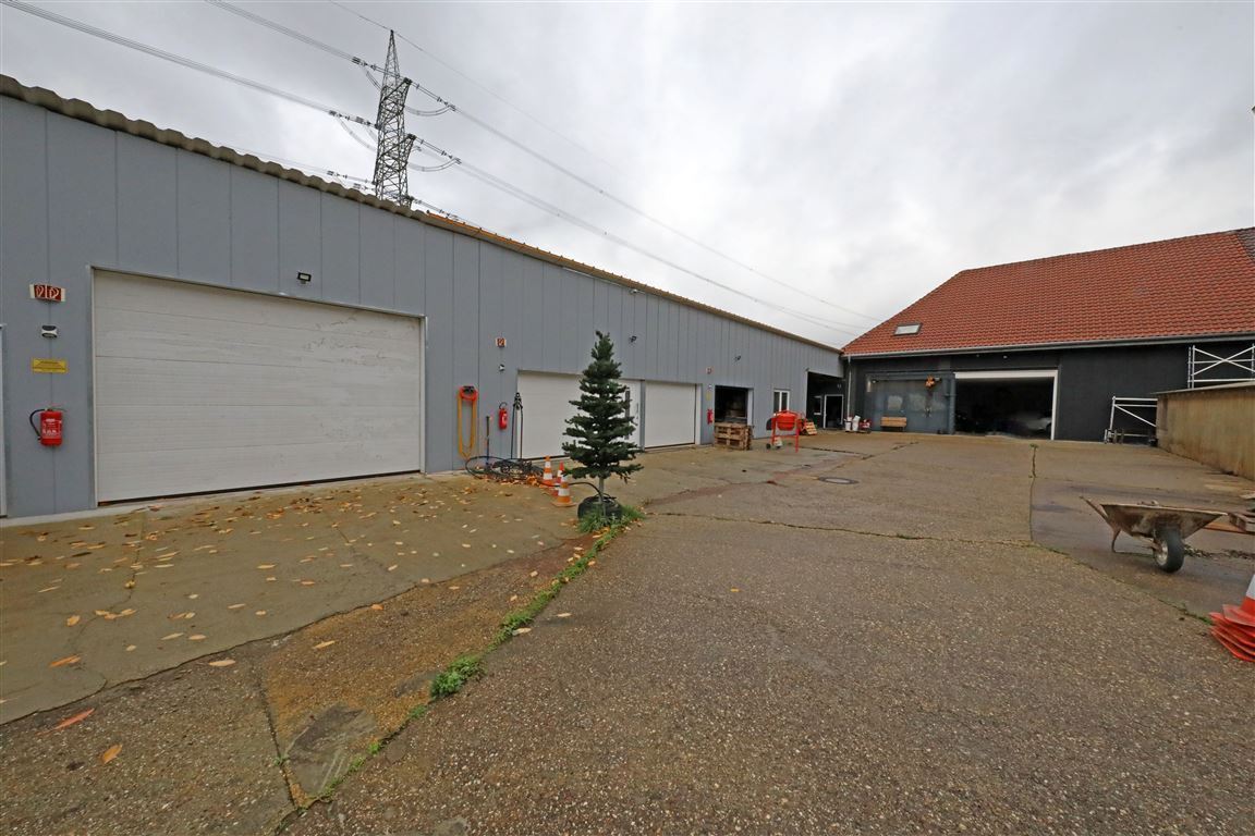 Immobilien-Richter: Autohalle und Garagen/ Lagerhalle 1 Grundstück