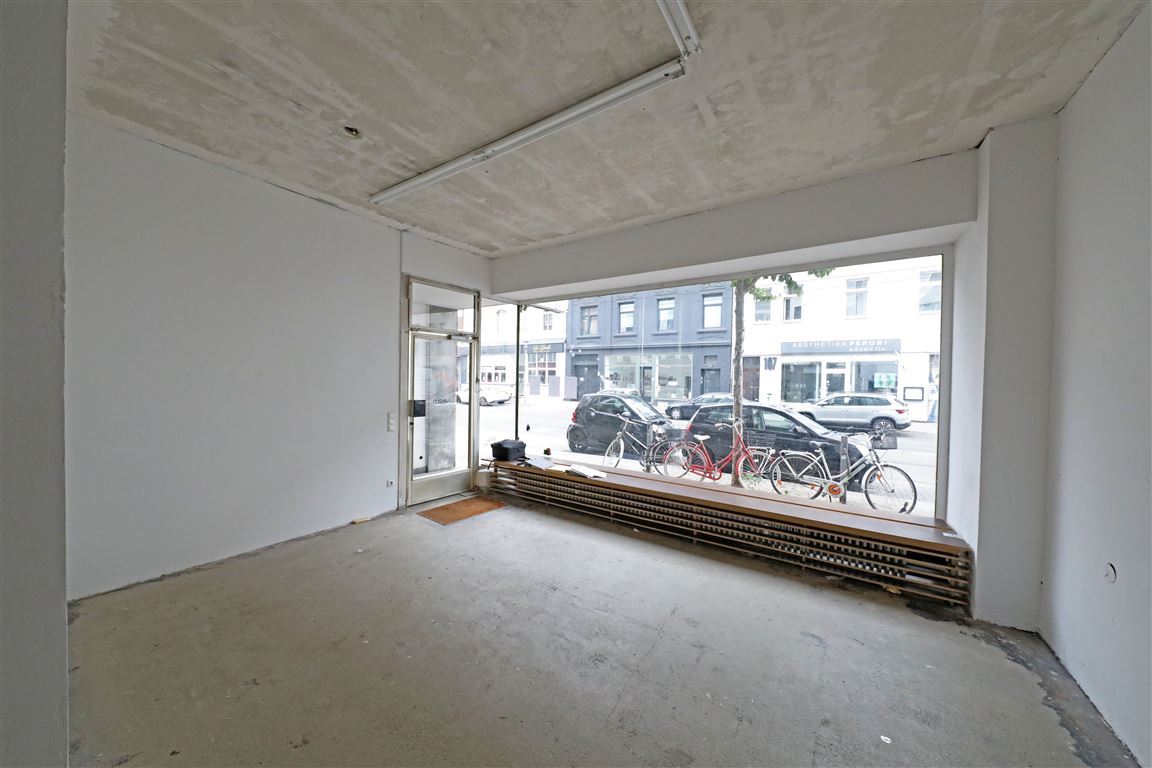 Laden Vorne