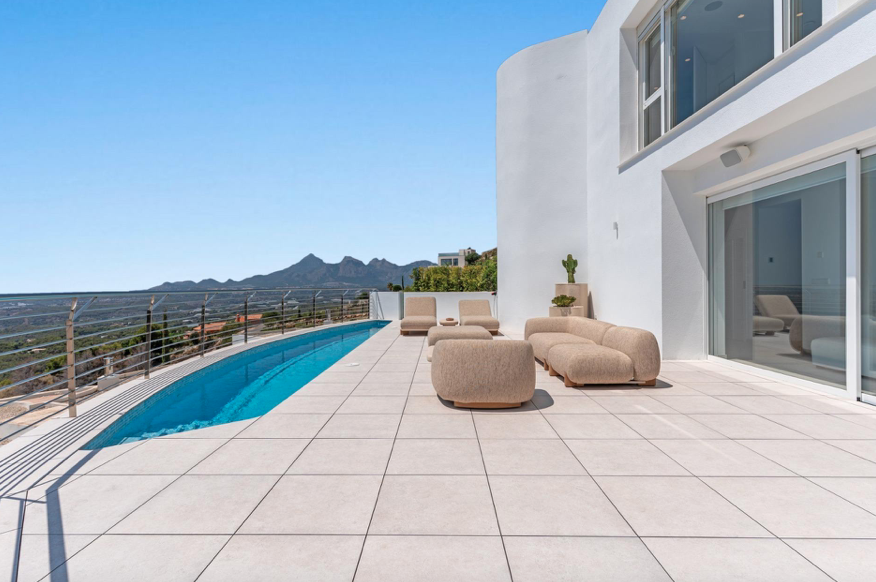 Terrasse mit Pool