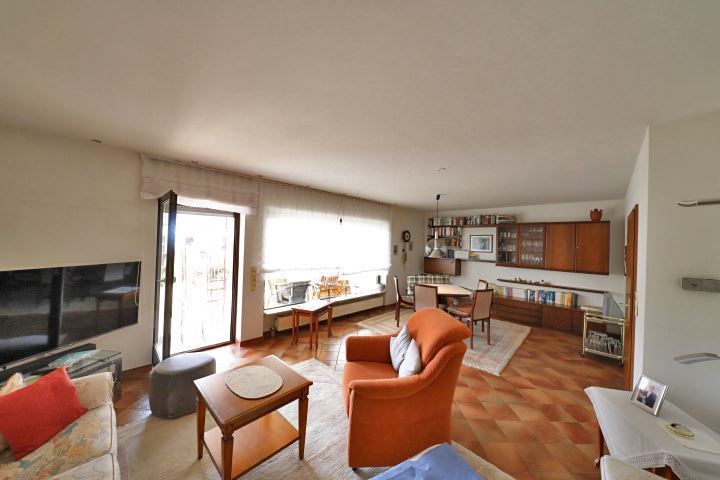 Wohnzimmer mit Terrasse