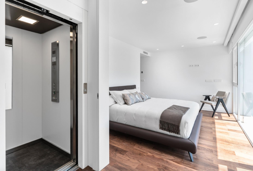 Schlafzimmer mit Aufzug