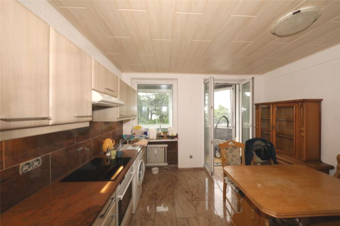Küche mit Balkon