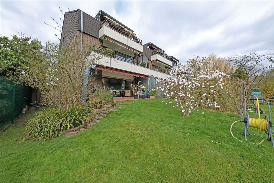 Immobilien-Richter: Erdgeschosswohnung mit Garten in Düsseldorf-Eller 55 Hausrückansicht mit Garten