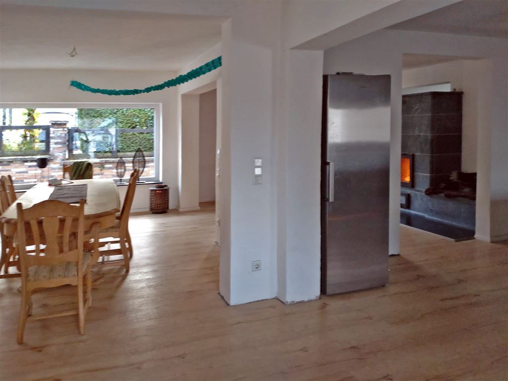 Wohn- und Esszimmer mit Kamin
