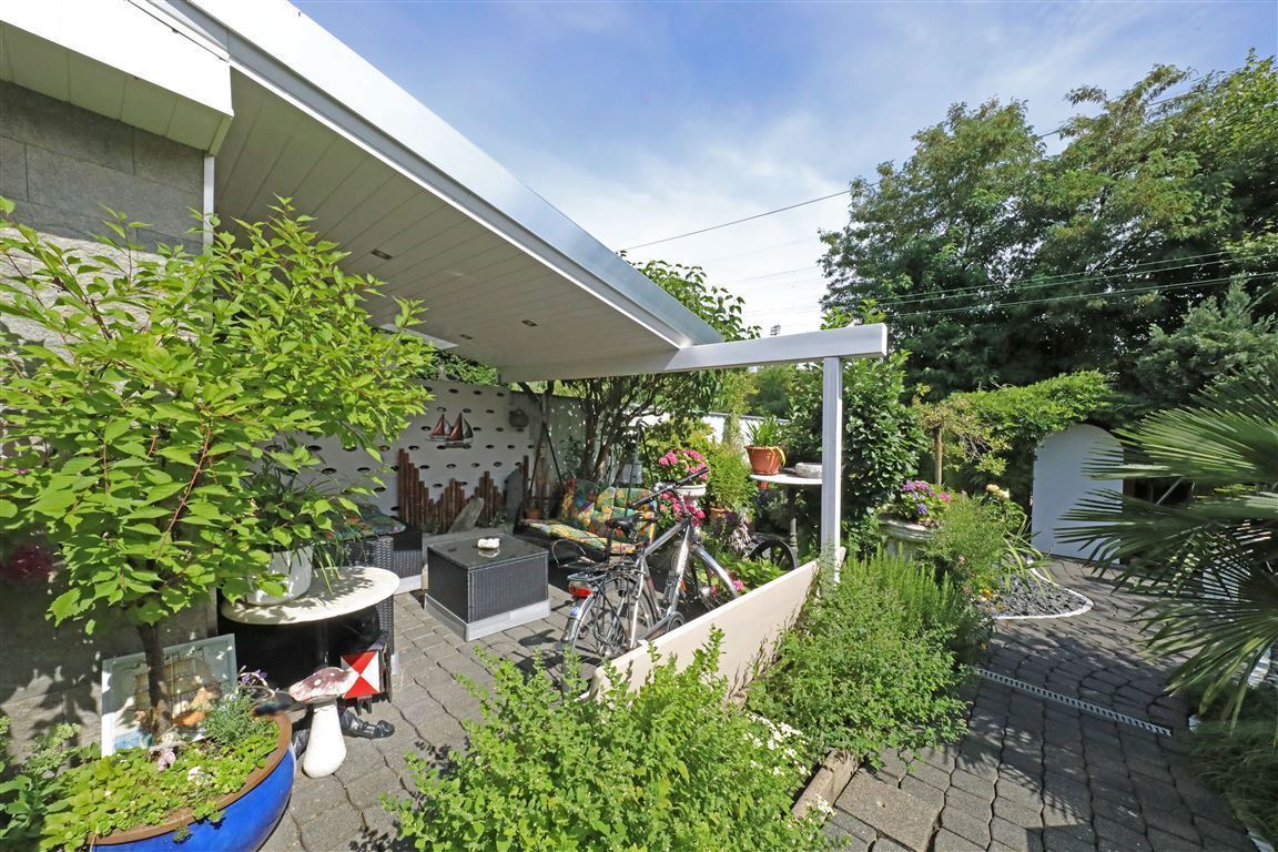 Garten mit Pool
