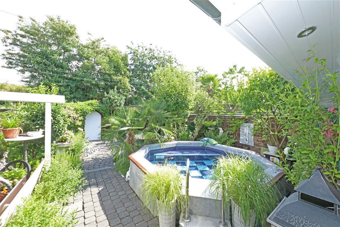 Garten mit Pool