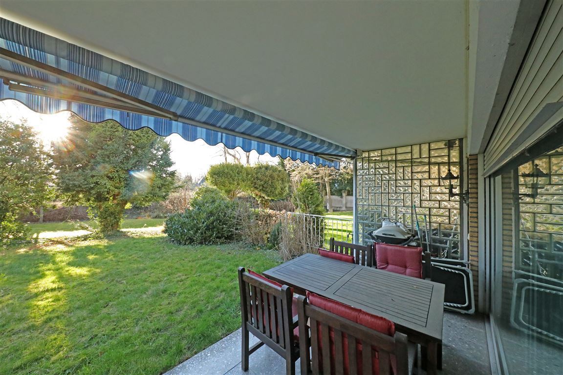 Terrasse mit Garten