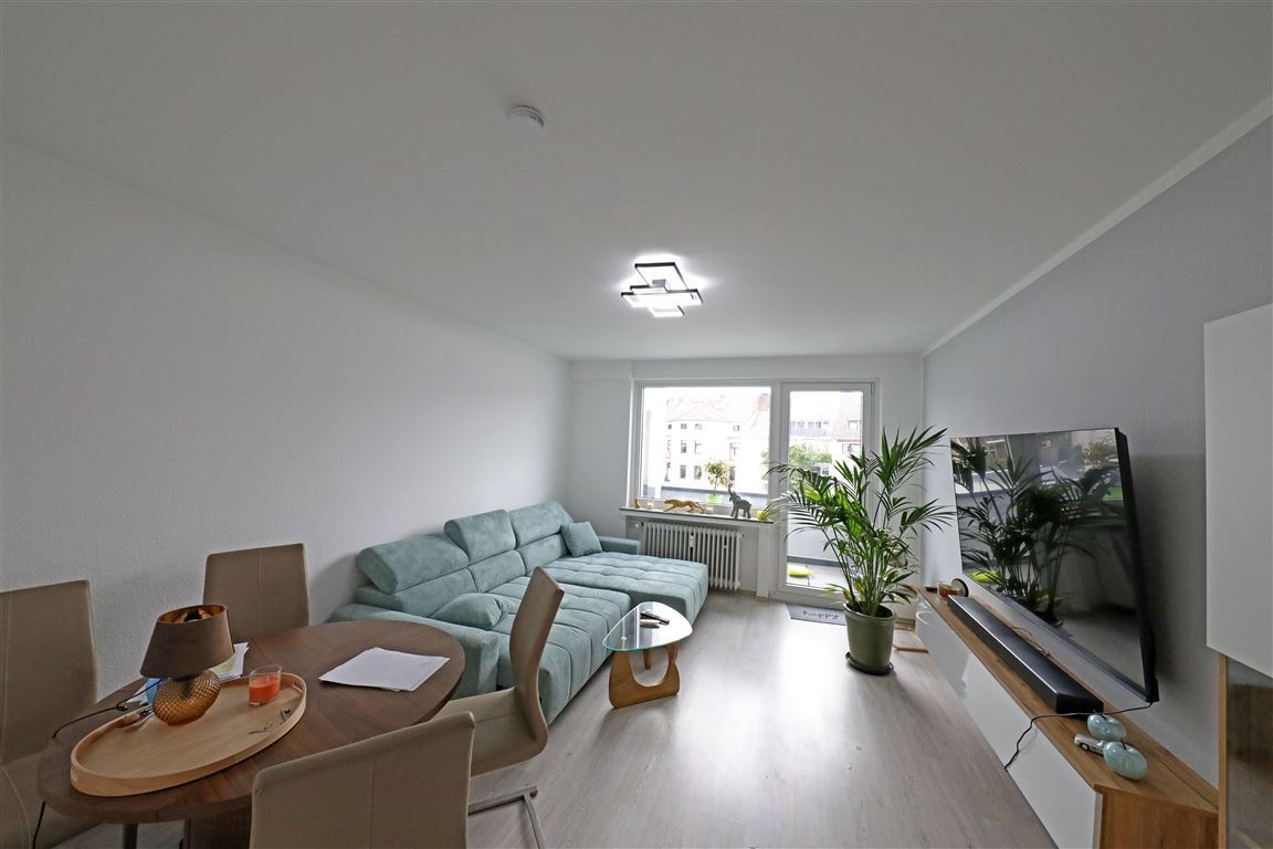 Wohnzimmer mit Balkon