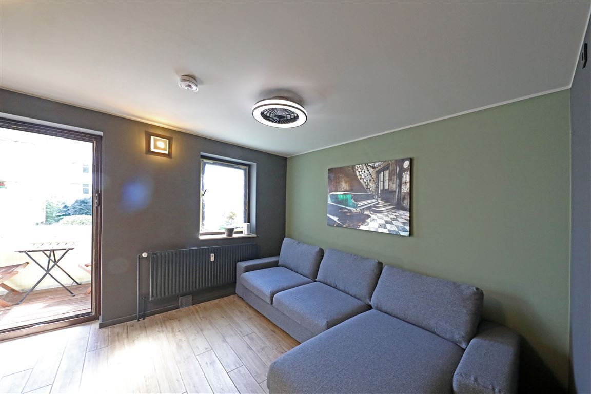 Wohnzimmer mit Balkon