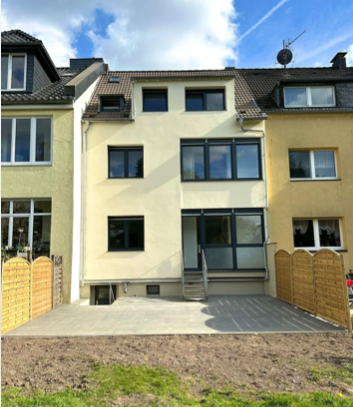 Immobilien Richter: Hochwertiges saniertes Mehrfamilienhaus mit Garten in Düsseldorf-Eller 55 Hausrückansicht
