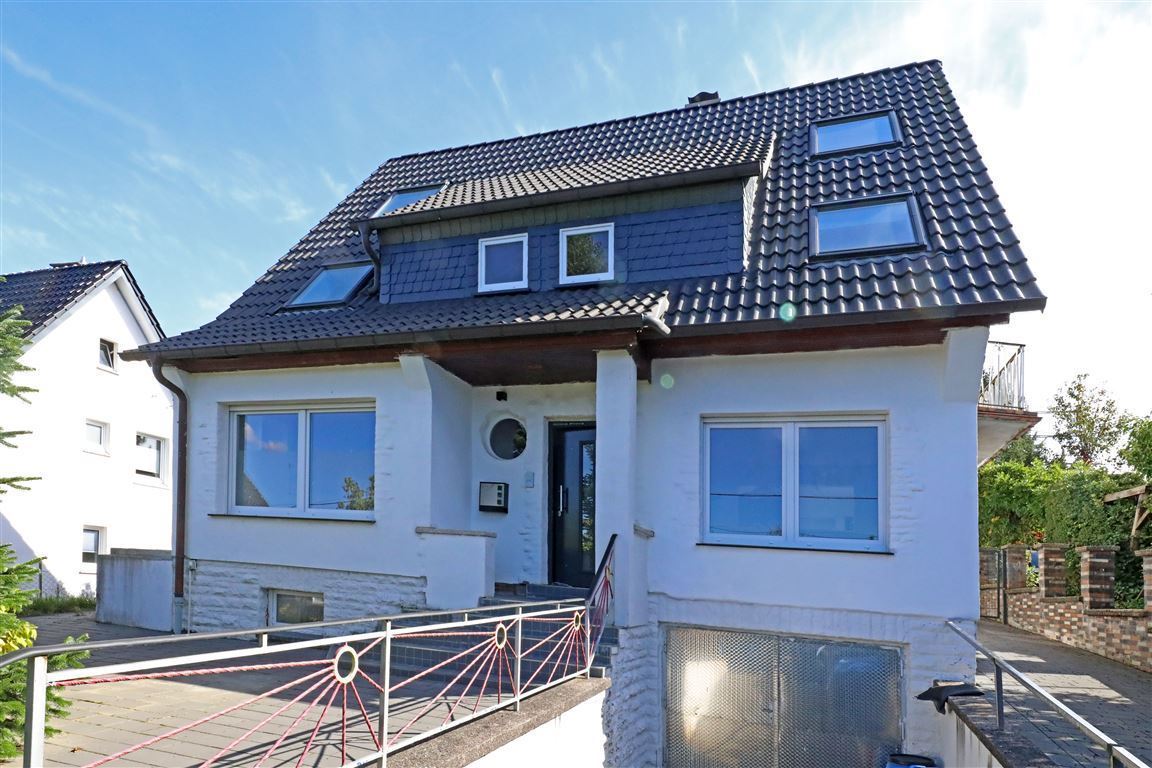 Immobilien-Richter: 3-Familienhaus mit Baugrundstück. 60 Haus Frontansicht