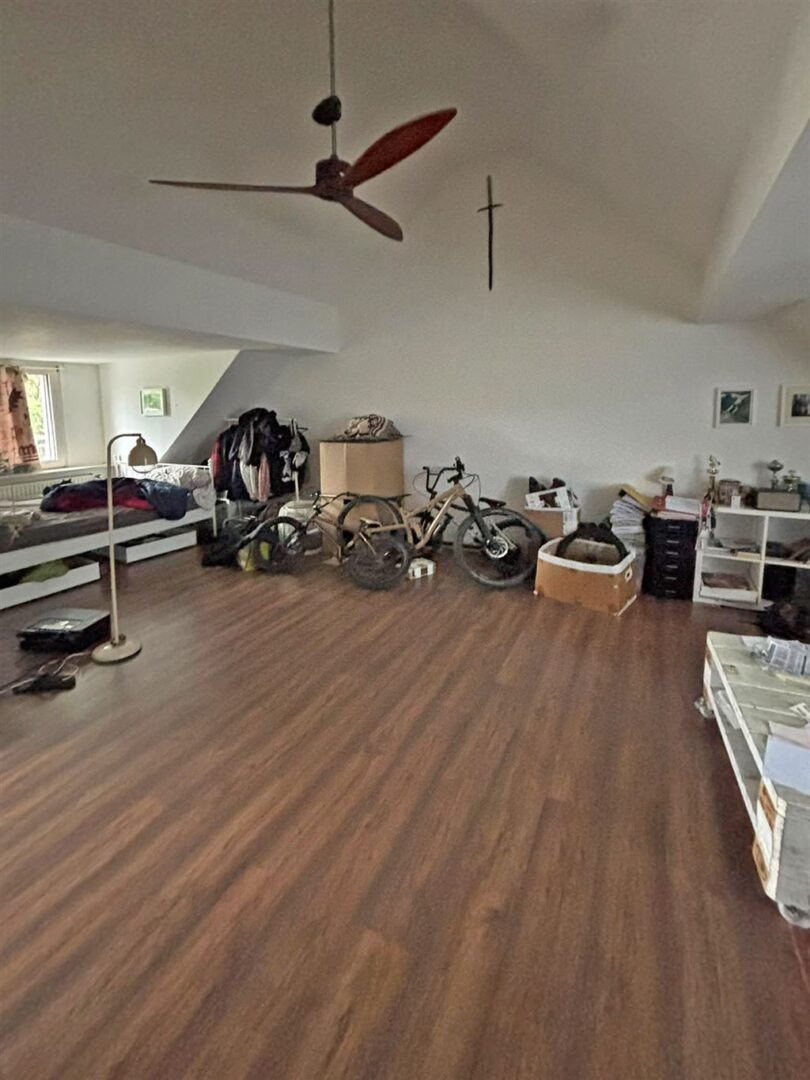 Charmante 1-Zimmer-Dachgeschosswohnung mit großer Dachterrasse & Stellplatz 55 Wohn und Schlafzimmer